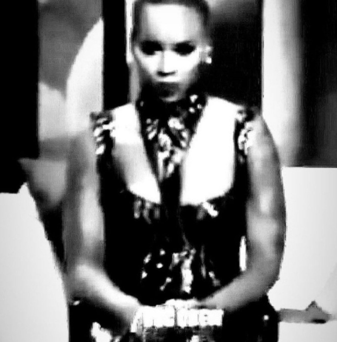 wtfmeech's tweet photo. THIS HOW KENZIE BE LOOKING AT ZACH AFTER SAYING SHE DGAF. https://t.co/IxAO8JjDT6
