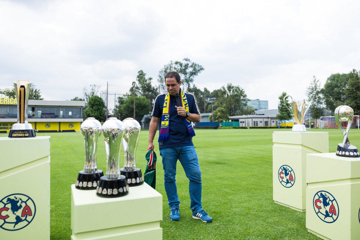ClubAmerica's tweet photo. ¡Eterno cariño hacia ti, Jardine! 💙💛
#LegadodeCampeón https://t.co/toUni9XP4e