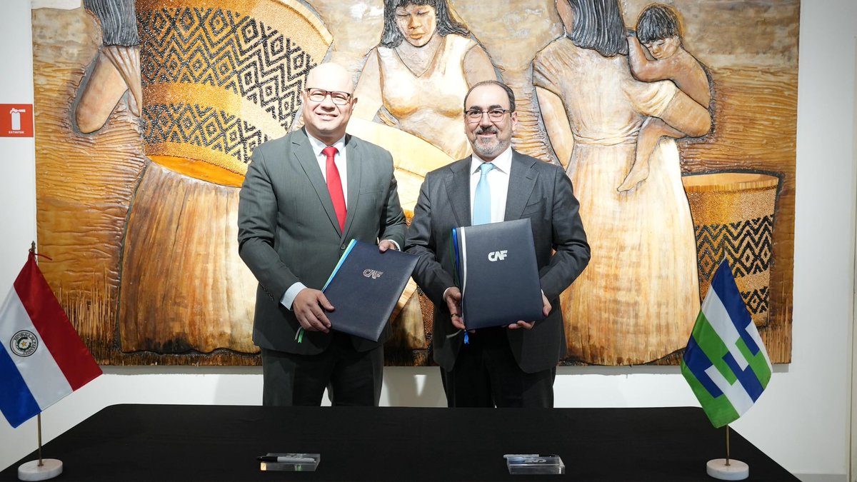 AgendaCAF's tweet photo. 🇵🇾 Nuestro presidente ejecutivo, @sergiodigra, y el ministro Óscar Lovera (@osclov) firmaron tres cooperaciones técnicas no reembolsables entre CAF y el @MEF_Paraguay para fortalecer áreas clave de la gestión pública.

✅ Modernización del Sistema Nacional de Inversión Pública: Esta iniciativa optimizará la planificación, la asignación de recursos y la ejecución de proyectos, acelerando las inversiones de alto impacto en el crecimiento y el bienestar del país.

✅ Fortalecimiento de la comunicación estratégica y la educación financiera en el marco de la ENIF 2026-2031: Este proyecto representa un paso más en el acompañamiento sostenido que CAF viene brindando desde 2021 a la Estrategia de Inclusión Financiera de Paraguay.

✅ Fortalecimiento de la estrategia de comunicación y posicionamiento del Plan Nacional de Desarrollo Paraguay 2050: Este apoyo, en conjunto con el @PNUDPARAGUAY, busca fortalecer el rol del MEF como órgano rector de la planificación de políticas públicas orientadas a promover el desarrollo económico y social de Paraguay a largo plazo.