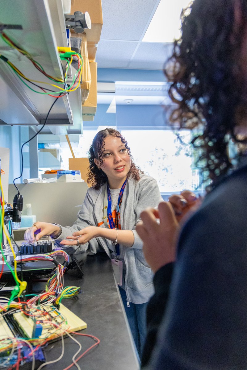 premuprh's tweet photo. 🧪🔬 Día 4 de #ExperimentaConPREM2026 | UPR Humacao

Hoy comenzaron las experiencias de laboratorio, donde nuestros participantes pusieron en práctica sus conocimientos y continuaron desarrollando destrezas de investigación, análisis y trabajo científico. 🚀

#STEM #UPRHumacao https://t.co/IhgsktmfmL