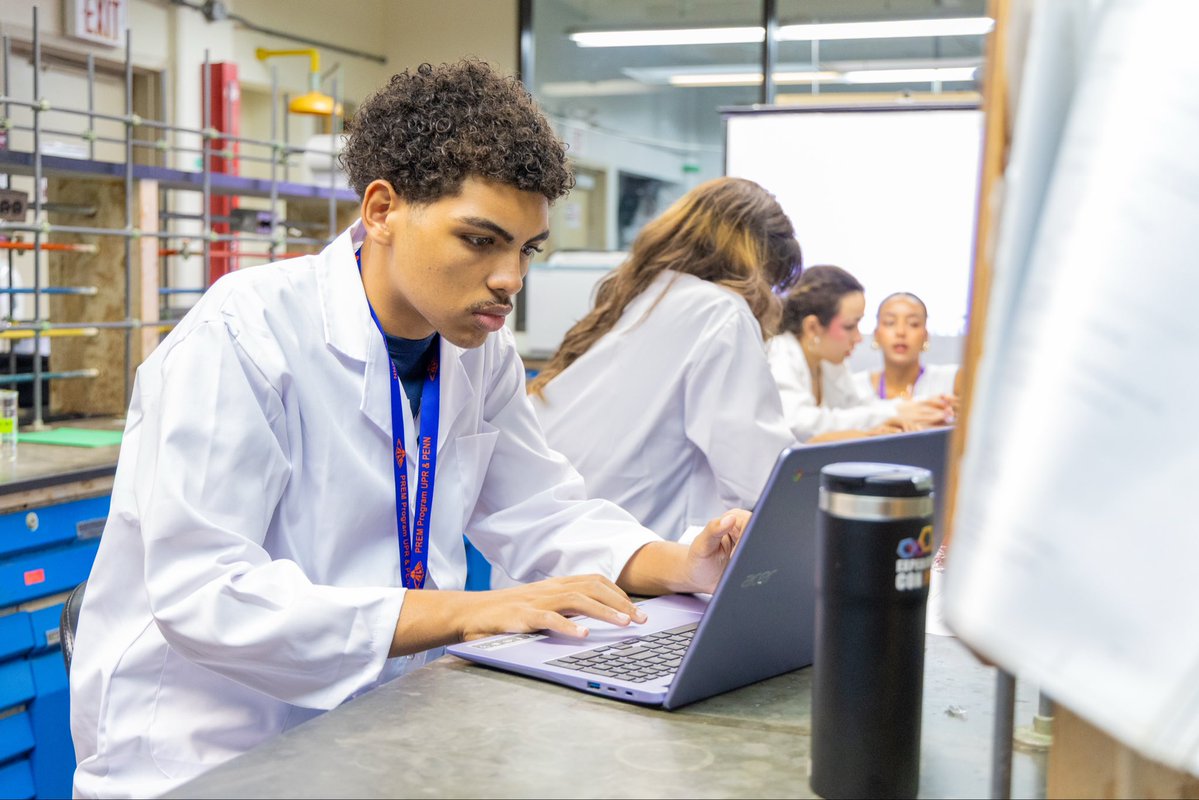 premuprh's tweet photo. 🧪🔬 Día 4 de #ExperimentaConPREM2026 | UPR Humacao

Hoy comenzaron las experiencias de laboratorio, donde nuestros participantes pusieron en práctica sus conocimientos y continuaron desarrollando destrezas de investigación, análisis y trabajo científico. 🚀

#STEM #UPRHumacao https://t.co/IhgsktmfmL