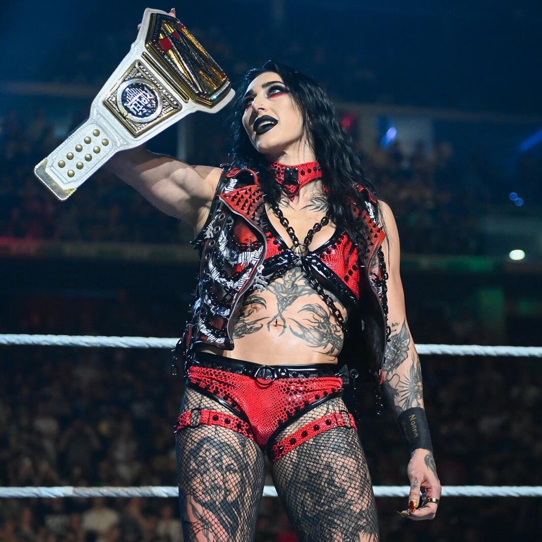 punksriptiide's tweet photo. Rhea I quite like your red and black fits https://t.co/2ym7ZiYuOb
