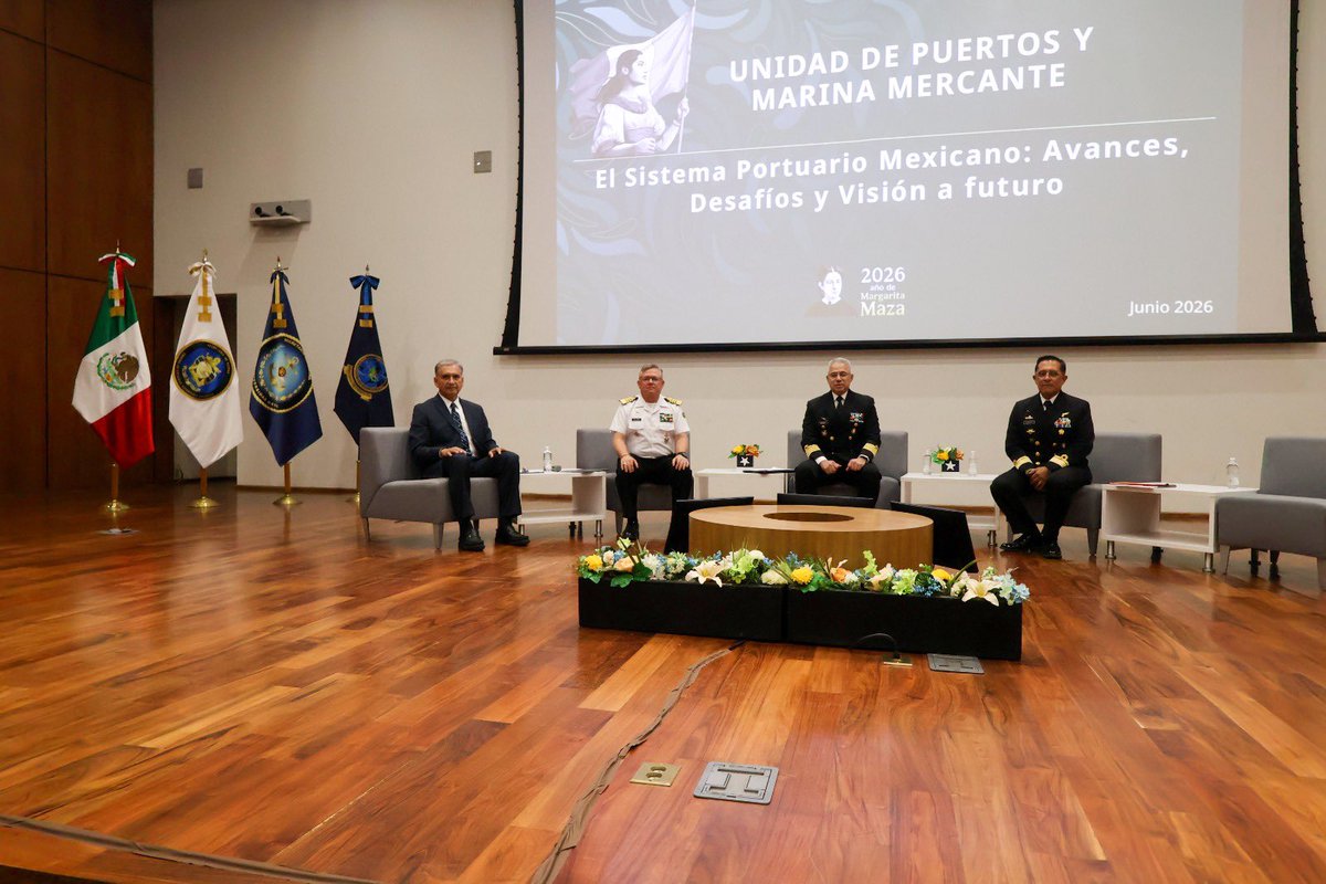 CIIT_mx's tweet photo. 🌎⚓ El CIIT participó en el Seminario La Relevancia del Poder Marítimo Nacional en el Siglo XXI, donde destacó la importancia estratégica del Istmo de Tehuantepec para fortalecer la conectividad entre el Pacífico y el Atlántico. https://t.co/HfhfSCrVpV