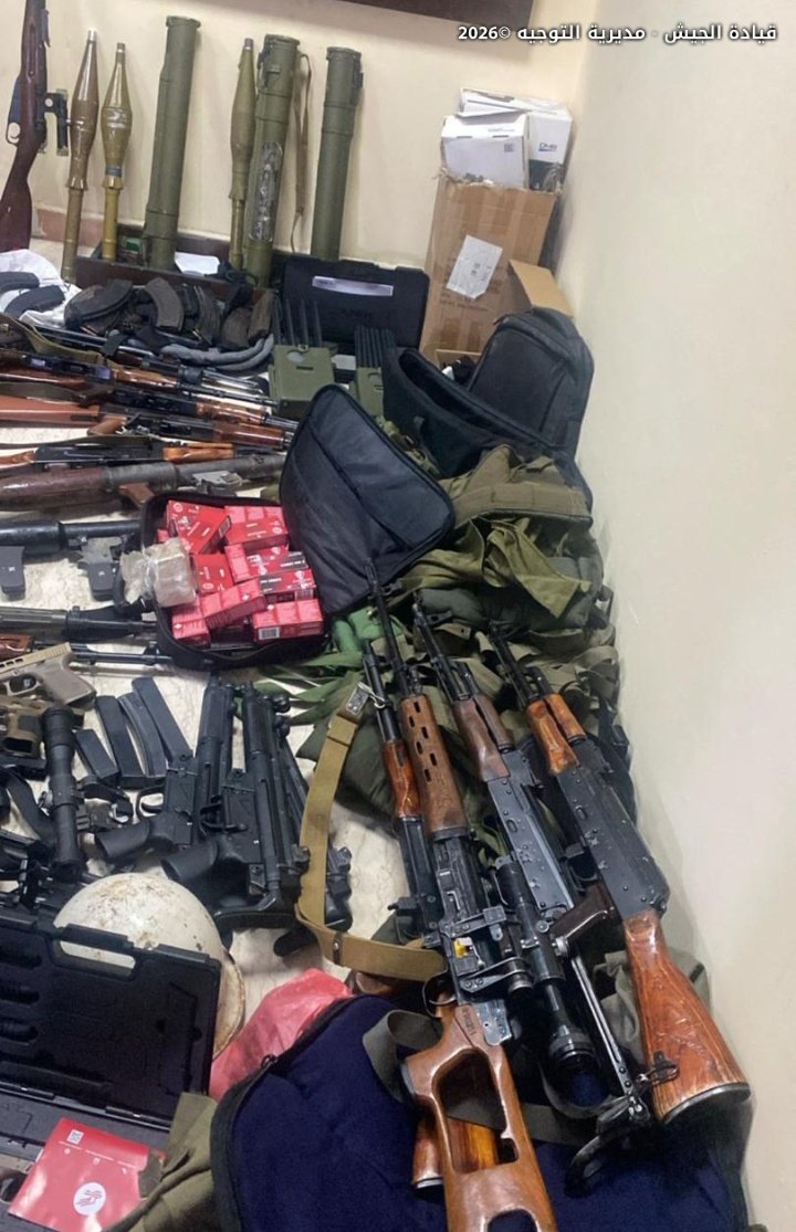 RaymondFHakim's tweet photo. 🛑الجيش اللبناني يصادر كمية من الأسلحة من مركز الجماعة الإسلامية في بيروت

كواتم صوت، قناصات، قنابل يدوية، متفجرات... لعمى ما هذا..!! https://t.co/IXephu16fE