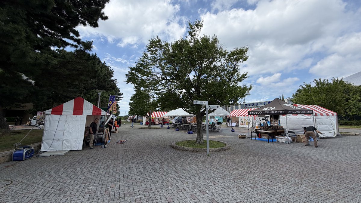eisuke_iketel's tweet photo. 今日明日と #ものづくり博 in 東三河に出展して��ます！
出店まであってすごい笑

ブースでは、製造メーカーさん向けAIシステムのデモ展示や、
製造業/設計開発のAI･データ活用、課題解決についての無料相談もやってますので、ぜひお立ち寄り下さい！
#IKETEL #ラクション #ものづくり #AI  #DX https://t.co/EE73nIjQia