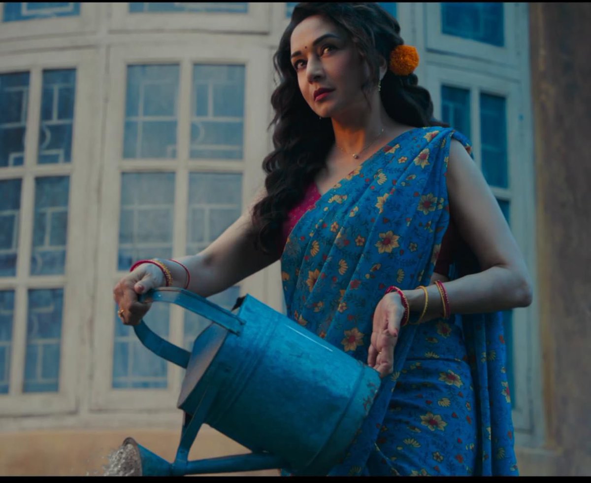 am_Migrade's tweet photo. Watched Maa Behen (2026)  for the Plot

The Plot is :  Madhuri Dixit as Rekha and  Triptii Dimri as Jaya 

a thread 🧵🥵 https://t.co/BAWqyy0COu