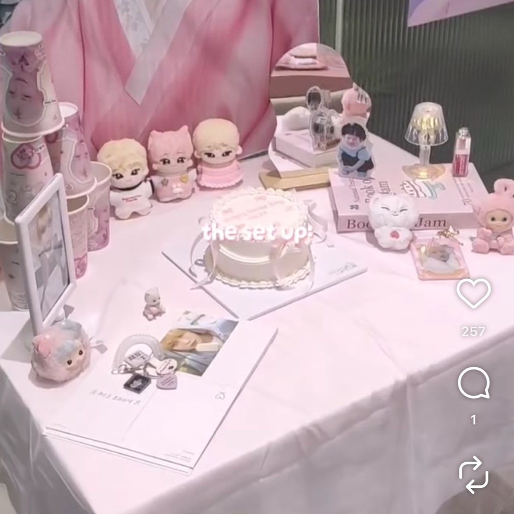 chaeeers's tweet photo. cafe event bday sunoo yang ada activation dimana yaa? kaya tahun lalu ada dari sprinkle club, itu lucu bangett 😔🫰🏻 https://t.co/pnjGXh57uG