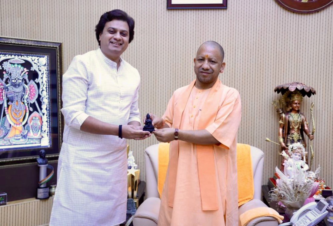 khansamman's tweet photo. उत्तरप्रदेश के यशस्वी और शुभंकर मुख्यमंत्री माननीय श्री योगी आदित्यनाथ जी को जन्मदिन की आत्मीय बधाई एवं शुभकामनाएं!!

 ईश्वर से आपकी दीर्घायु, स्वास्थ्य, उन्नति और समृद्धि की कामना करता हूं।@myogiadityanath @myogioffice https://t.co/03XeBnUIWd