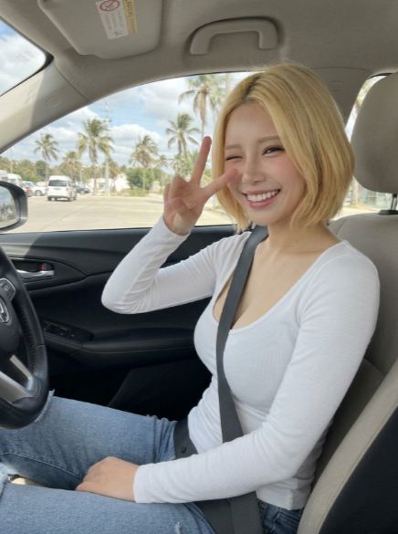 520Miy's tweet photo. こんな見た目のギャルだけど、運転できるよ？
じっとしてられる？ドライブしよ？♡ https://t.co/BOaKTnWx7I