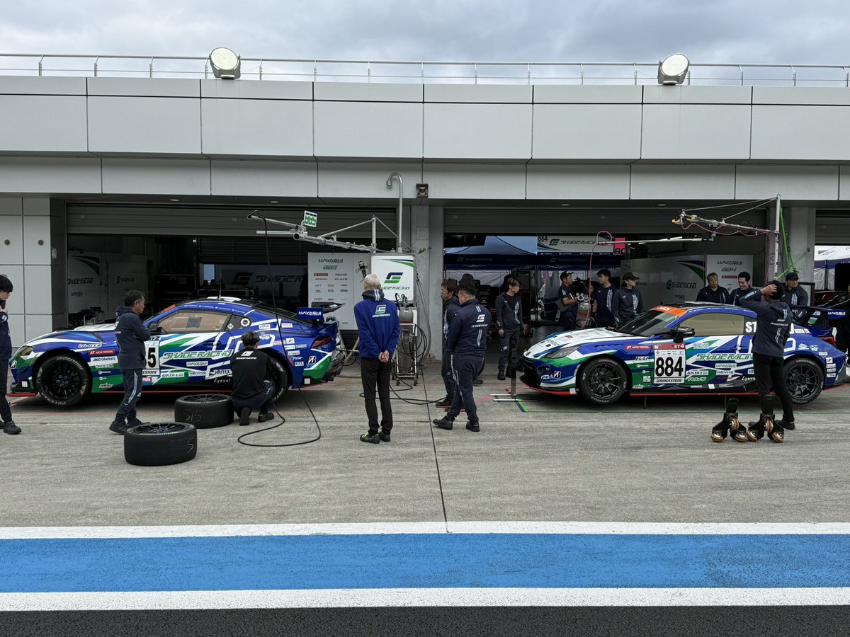 ShaderacingO's tweet photo. 本日の予選に向けてのタイヤ交換練習含めた準備をしております
シェイドレーシングへの応援、宜しくお願い致します

#スーパー耐久
#FUJISPEEDWAY
#SHADERACING https://t.co/eA1s4iDjBi