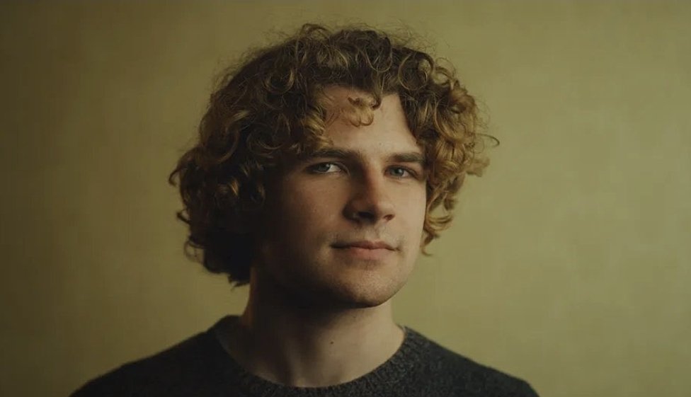 nameinputhere's tweet photo. This the kinda face you make when you just directed your first movie and the press lowkey needs your profile LOL like why is he serving "hi this is my directorial debut" https://t.co/khl17muXl1