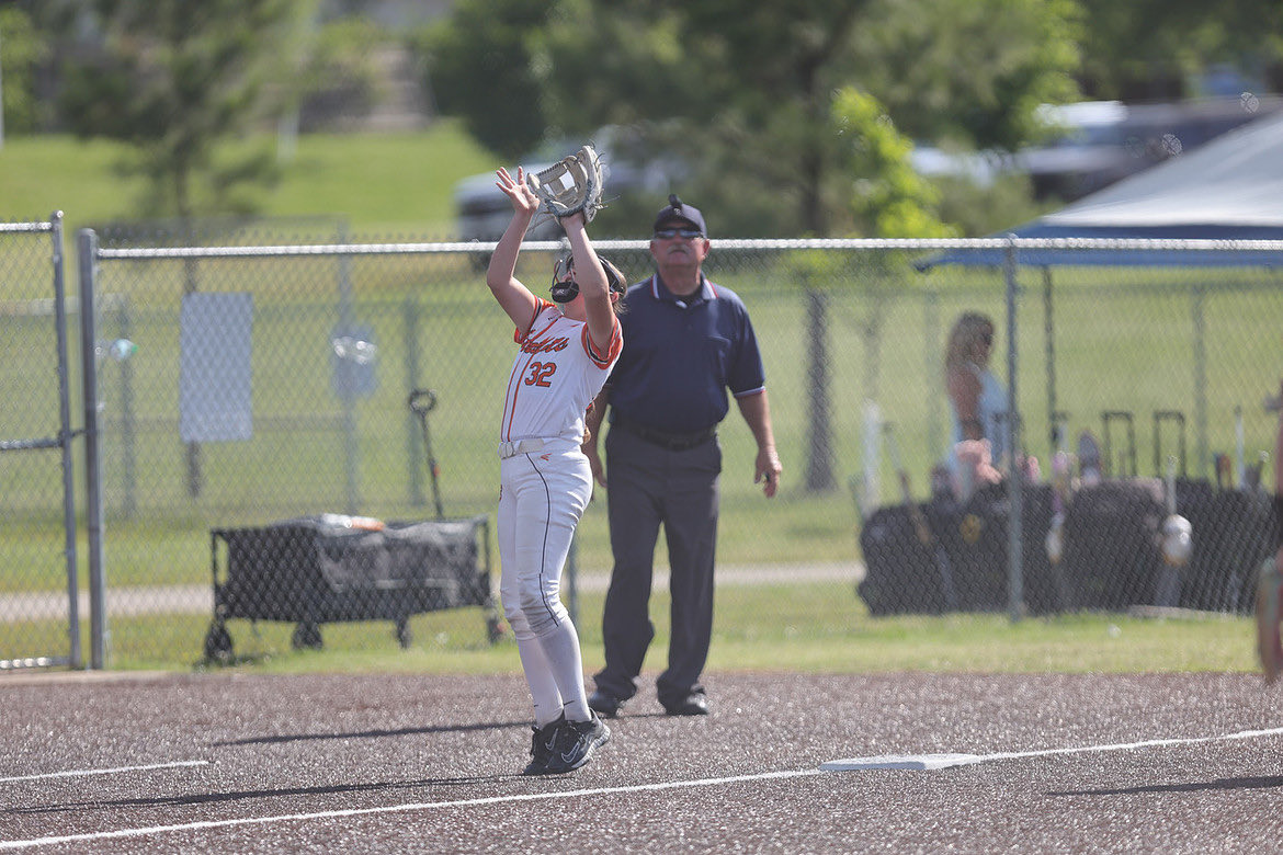 MadiMills32's tweet photo. Catching dreams.😴💭🥎

@bandits2032 @LalondeSoftball @PrepSoftball @SoftballDown @D1Softball @ExtraInningSB @LineDsoftball @TopPreps @CoastRecruitsSB @CoastRecruits https://t.co/f89nk2kT1u