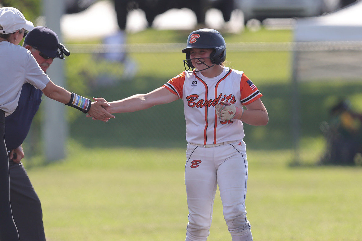 MadiMills32's tweet photo. Catching dreams.😴💭🥎

@bandits2032 @LalondeSoftball @PrepSoftball @SoftballDown @D1Softball @ExtraInningSB @LineDsoftball @TopPreps @CoastRecruitsSB @CoastRecruits https://t.co/f89nk2kT1u