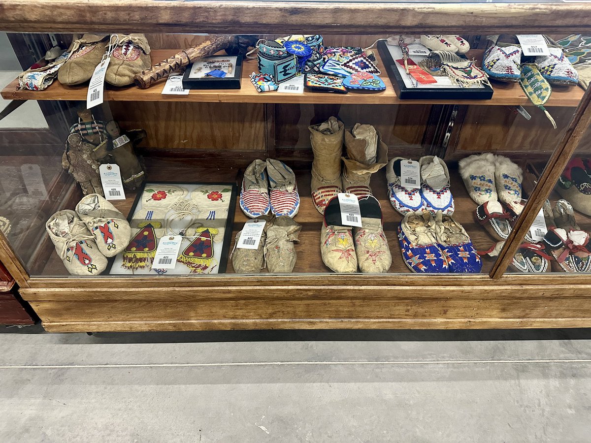 JimOlsonAZ's tweet photo. A few more items in our upcoming June 10 auction!
https://t.co/4rzVbimELK https://t.co/N5fB80IbTj
