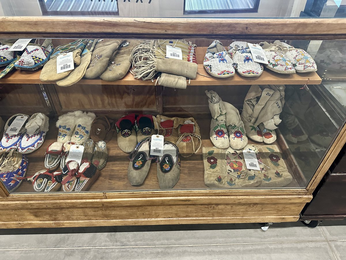 JimOlsonAZ's tweet photo. A few more items in our upcoming June 10 auction!
https://t.co/4rzVbimELK https://t.co/N5fB80IbTj