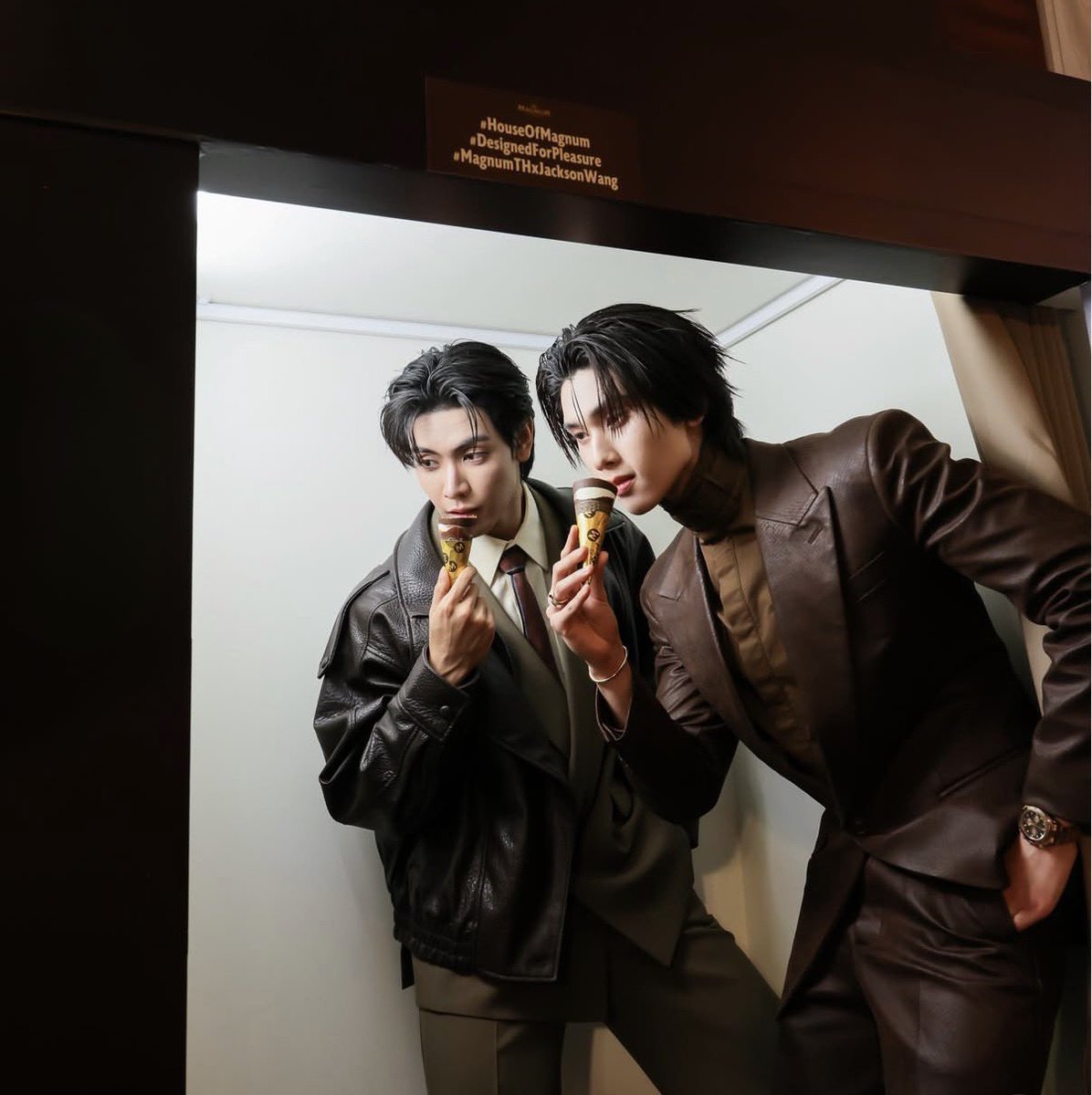 TeelekJD's tweet photo. House of Magnum 🤎✨ ที่ผ่านมางานดี 
คนเริ่ด ไอติมปัง แล้วไอติมคือหล่อมากกก >< เป็นความหล่อแบบพรีเมี่ยม ดูแพงแบบคุณหนูมีคลาสสุดๆ หล่ออร่อยแบบเข้มๆ สไตล์แมกนั่ม 
ที่เชื่อว่าถูกใจทั้งแบรนด์ทั้งสายไอติมเลิฟเว่อร์แน่นอน  

ขอให้แบรนด์รักแบรนด์หลงเย้อะๆ และมีโอกาสร่วมงานกันอีกนะคับ

♡𝐥𝐢𝐤𝐞💬➤ https://t.co/XyCerligmv…

#MagnumTHxJoongDunk
#dunknatachai #dunkdunk