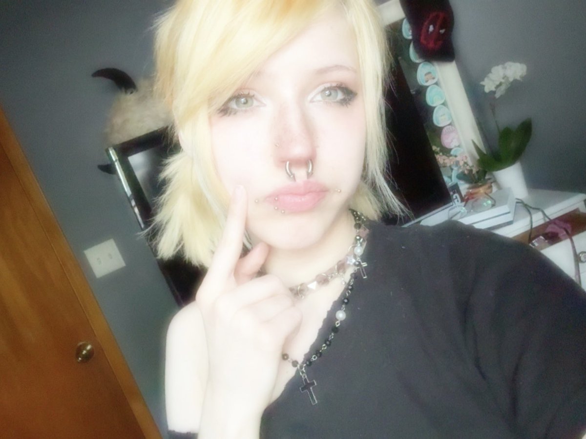 ang3lbreaking's tweet photo. mᥱ ᥲᥒd thιs fιᥣtᥱr ᥲgᥲιᥒst thᥱ worᥣd #egirl #piercings https://t.co/BjIG46eRH8