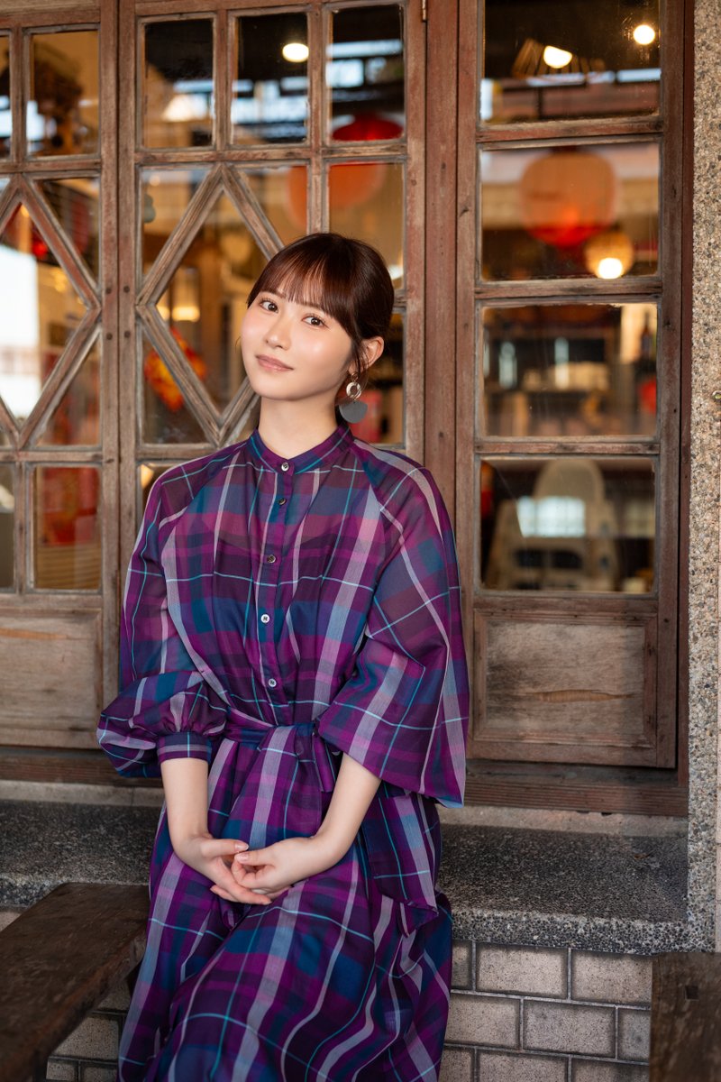 g_gotbb's tweet photo. 小野六花写真集『６』は、本日(2026.6.5)発売です！
デビュー #6周年 を記念した今回の写真集は、本人の思い出も多く、多数のファンもいる国・台湾。夜市や九份の町を背景に、六花ちゃんの可愛らしさと魅力を堪能できるファンなら見逃せない1冊となっています！
#小野六花 #写真集 https://t.co/ogwpr5CWhk