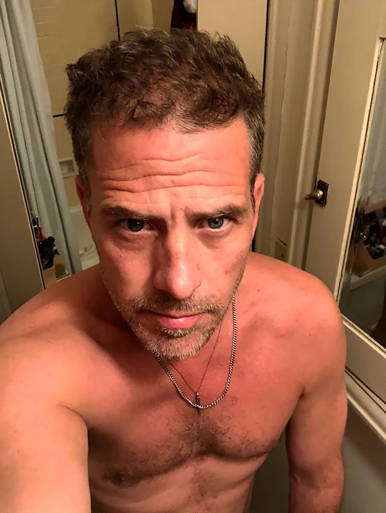 pirdbooop's tweet photo. I would’ve let him crack my pipe idk https://t.co/GTMxTNr5Wk