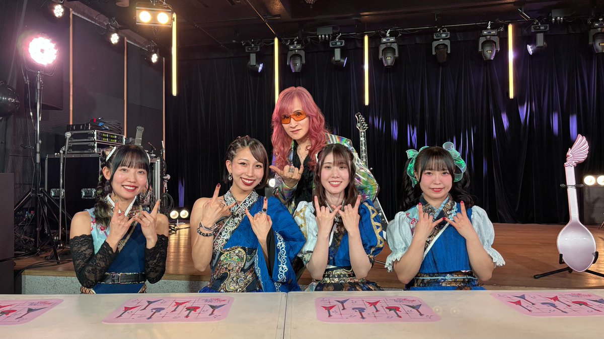 takamizawa_bsa's tweet photo. 今夜10時30分からは #高見沢メシ 🎸
ゲストはメタルバンド #HAGANE 🎤

〈おにぎりマニア〉🍙〈ラーメンマニア〉🍜〈アサイーマニア〉🥗偏愛する食のこだわりを紹介😋

普通の女性4人組に見えますが、マイクと楽器を持つと豹変する演奏はしびれます⚡️😍

今夜もお付き合いの程よろしくお願いします🙇‍♀️ https://t.co/D3CtqagMeP