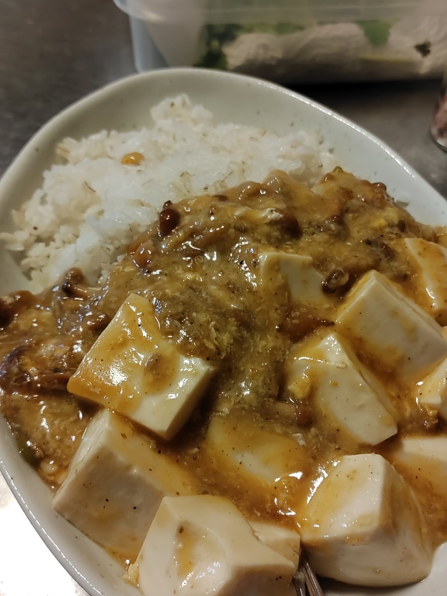 jrSIZE's tweet photo. カレーと同じくらい好きな麻婆丼
もちろん四川花椒(ホワジャオ)を効かせてます。
上に香菜を散らせば完璧です♪
#麻婆豆腐　#ホワジャオ https://t.co/HFmhqqtCVU