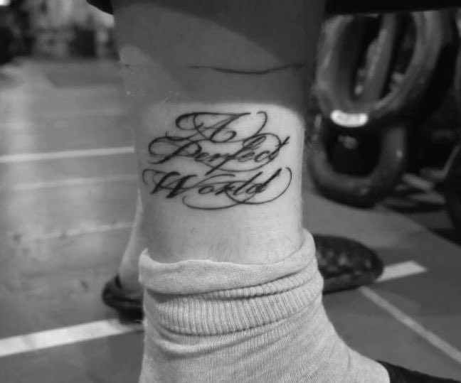 tklaroidata's tweet photo. 🚨 NEW TATTOO 🚨

A PERFECT WORLD https://t.co/7pGKoCQLIB