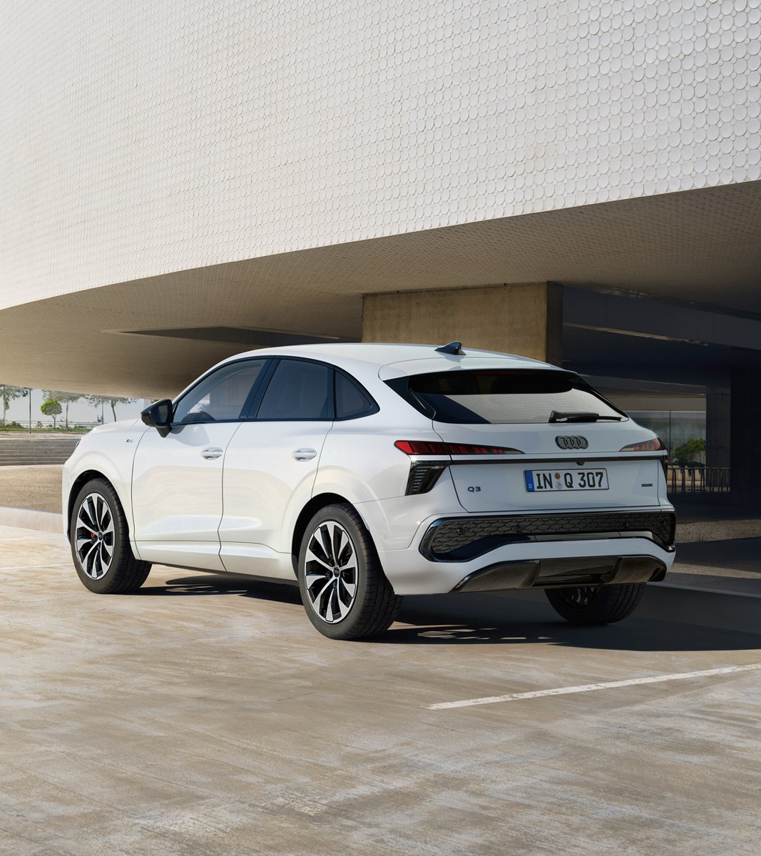 AudiJapan's tweet photo. ／​
The all-new Audi Q3 Debut Fair 明日から開催! ​
＼​

スポーティな存在感を放つ特別仕様車や、魅力的なご購入サポートをご用意しております。​

この機会にぜひ、お近くのAudi 正規ディーラーにお越しください。​

#Audi #VorsprungDurchTechnik https://t.co/s3rjHMuSDc