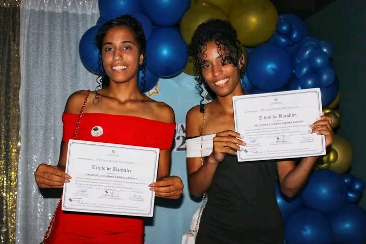 directoredusag's tweet photo. 🎓✨ ¡Felicidades, graduados de 12.º grado en Sagua la Grande!
Han cerrado una etapa hermosa. Que el orgullo de su tierra los acompañe siempre.
¡Mucha suerte en lo que viene! 🚀💙🌊

🍃 ¡Pa'lante, sagüeros! https://t.co/T4owSQf0fE