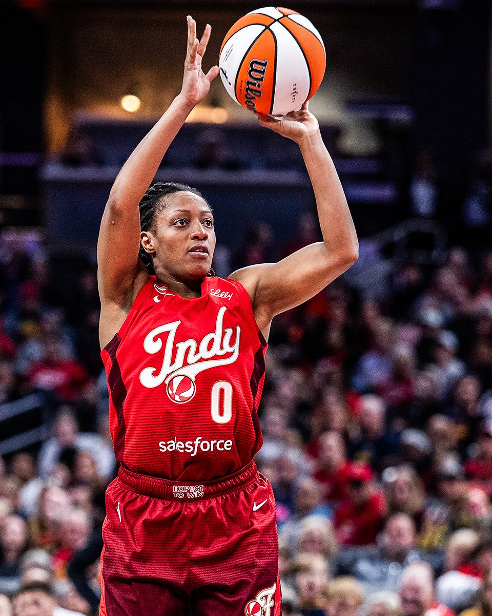 sportingnews's tweet photo. Kelsey Mitchell was unstoppable tonight as the Fever pick up a win over the Dream 🔥

◽️ 25 PTS
◽️ 11/15 FG
◽️ 3/4 3PT https://t.co/2OsZdFBQZB