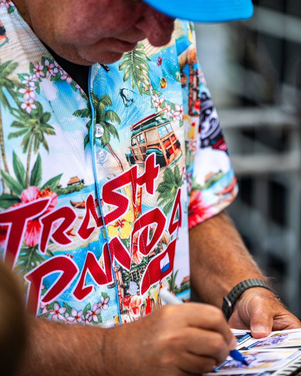 trashpandas's tweet photo. It’s a Margaritaville state of mind 🌴 https://t.co/FquJ2B2HVA
