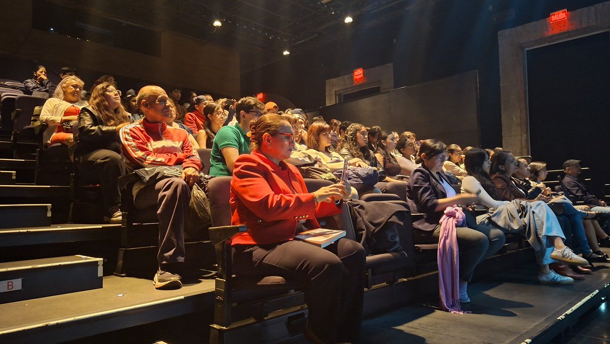 IPNlibros's tweet photo. “Tendencias económicas de un mundo en transformación” contribuye al análisis crítico en estos temas y ofrece a sus lectores más herramientas necesarias para interpretar el entorno donde vivimos.

@IPN_MX @sse_ipn @BiblioMexCddela @ipn_escasto https://t.co/e4AjmQehMr