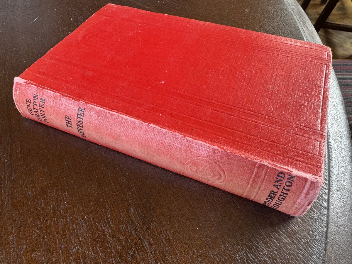AsiaIrish's tweet photo. To Dad. From Beryl. Wishing you a very merry Xmas. 1943. Sitting in my local, looking at this, wondering how on earth and who and what and where it’s been before arriving here… https://t.co/RPTfSXWbuB