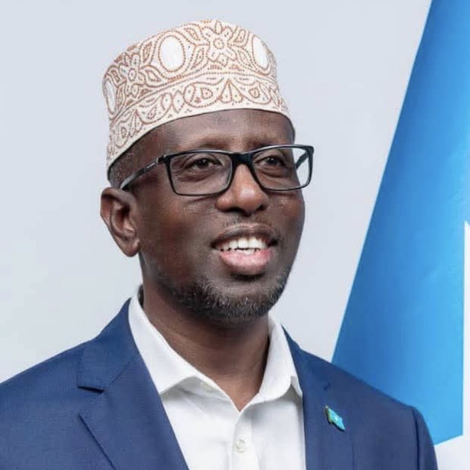 NOFA_003's tweet photo. Shariif! 
1. 2007 Dawlad somaliyed ayuu la dagaalamay!

2. 2006 Wuxi khiyaamay Majliskii culumadii somaliyeed! 

2. 2021 Wuxuu si qabyaalaysan ula dagaalamay mar labaad dawlad somaliyed… Walahi.. Thuma walahi isagoo leh! 

3. Caawana markii 3aad weeye uu dalwad la dagaalo! https://t.co/2DmSkHycz0