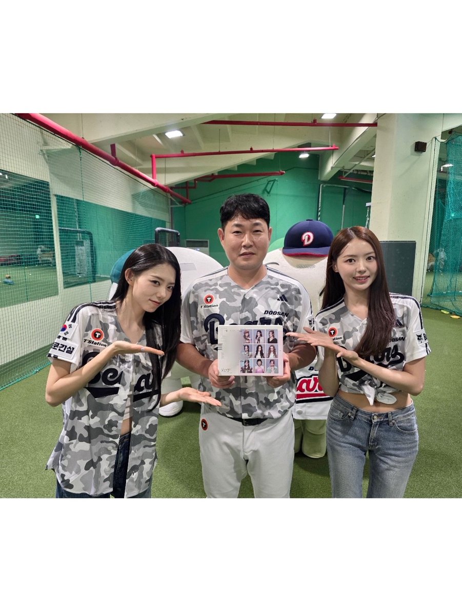 ioiuaena's tweet photo. —🍦260603 #아이오아이 #IOI 

nayoung instagram update with sohye 🦌🐧

#LimNayoung #KimSohye https://t.co/jl8BqZPDTy