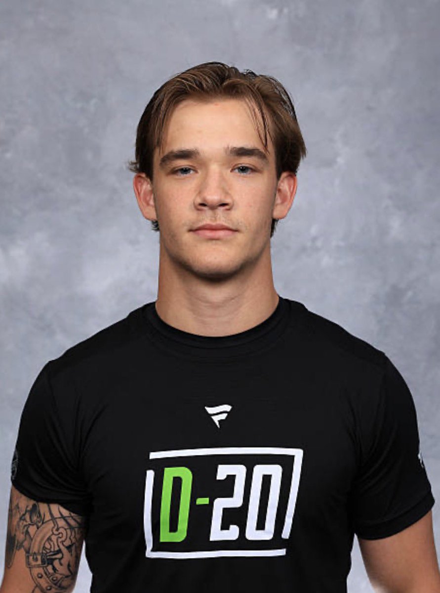 EdmOilKings's tweet photo. Posing at the #NHLDraft Combine. 📸🚛 https://t.co/UxtOHAF7Ys