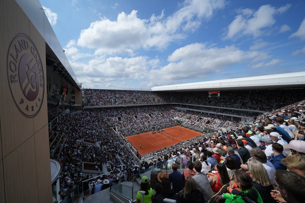 MultiPronos__'s tweet photo. 4ème prono tennis du jour 🎾 

#RolandGarros 🇫🇷

👉 Arnaldi - Cobolli : +3,5 sets
📊 1,47
💸4%  
⏰️~19h00 

Petit 🎁 pour tous ceux qui follow le compte aujourd'hui !

❤️/♻️ pour le soutien 
#TeamParieur https://t.co/lpA9bKEAwb