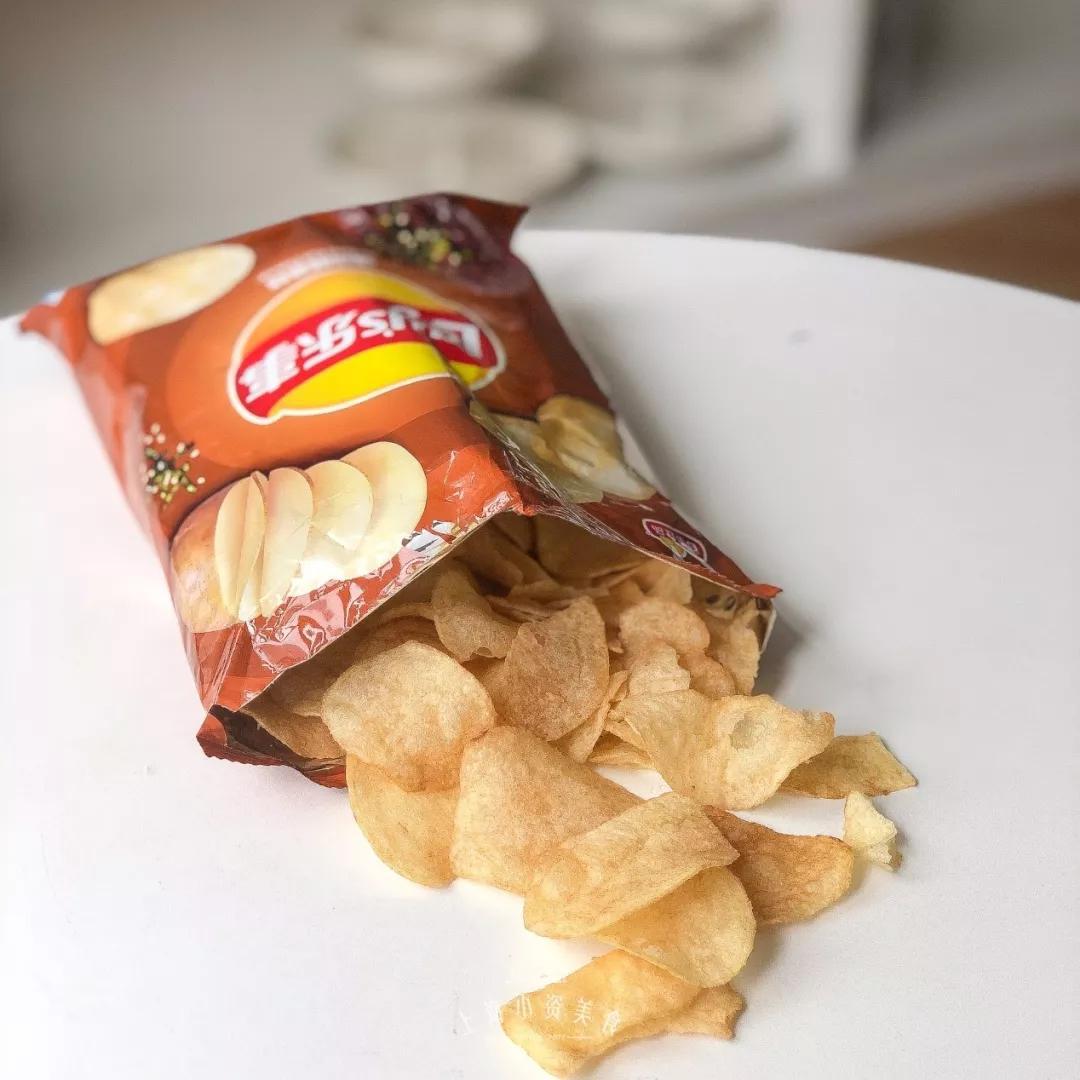 Inacio483137's tweet photo. [Chilling with my favorite snack u0026 a good playlist—this is the kind of slow, perfect moment I needed today ] https://t.co/nWfrYkMpdR