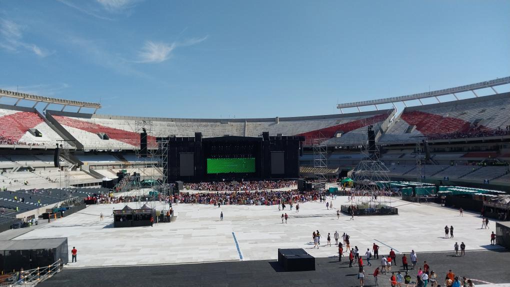 cryforsel's tweet photo. @MilevaConV esto era el escenario de harry, pantallas minúsculas https://t.co/RagoqAJ6JE