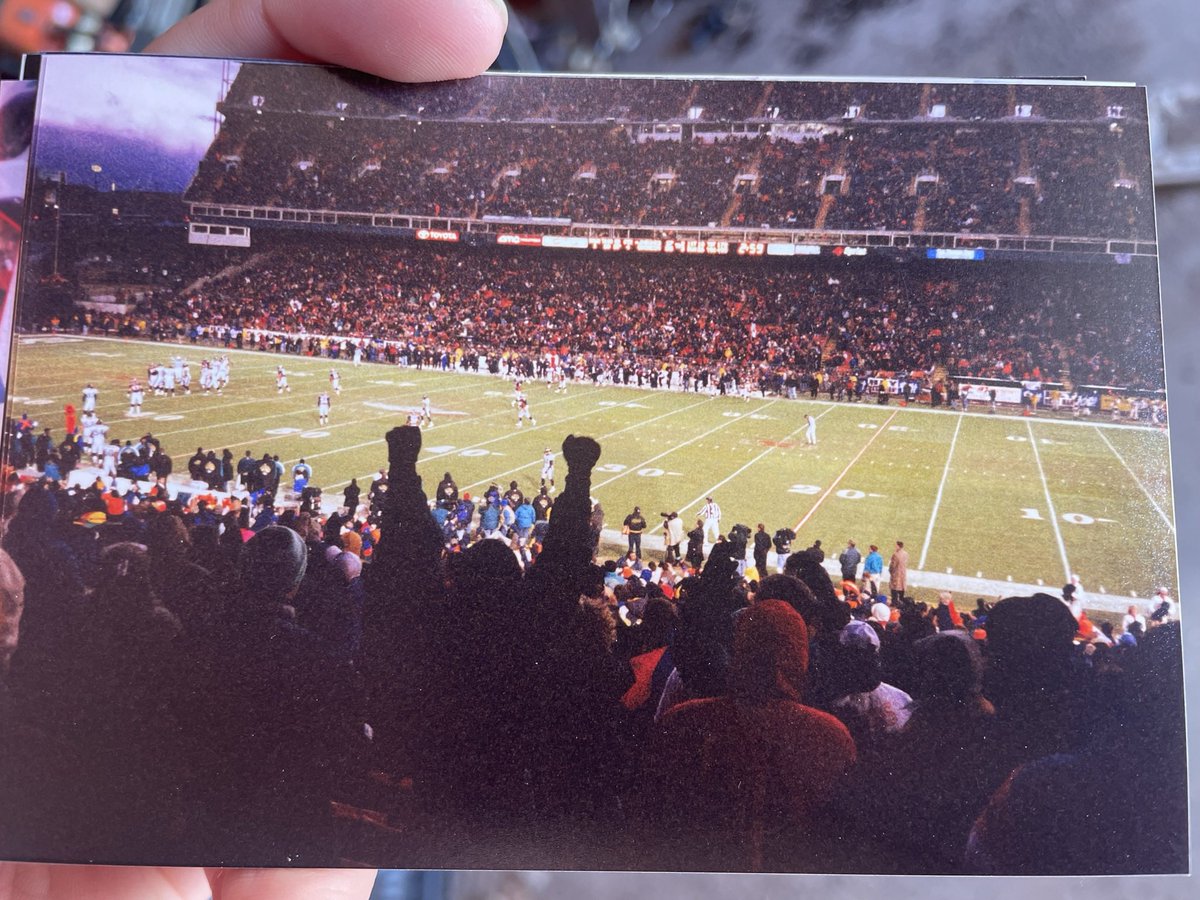 oohDB4lalaL's tweet photo. literal thunder when the entire crowd would stomp.  💙🧡 https://t.co/dzCNyW8KmS