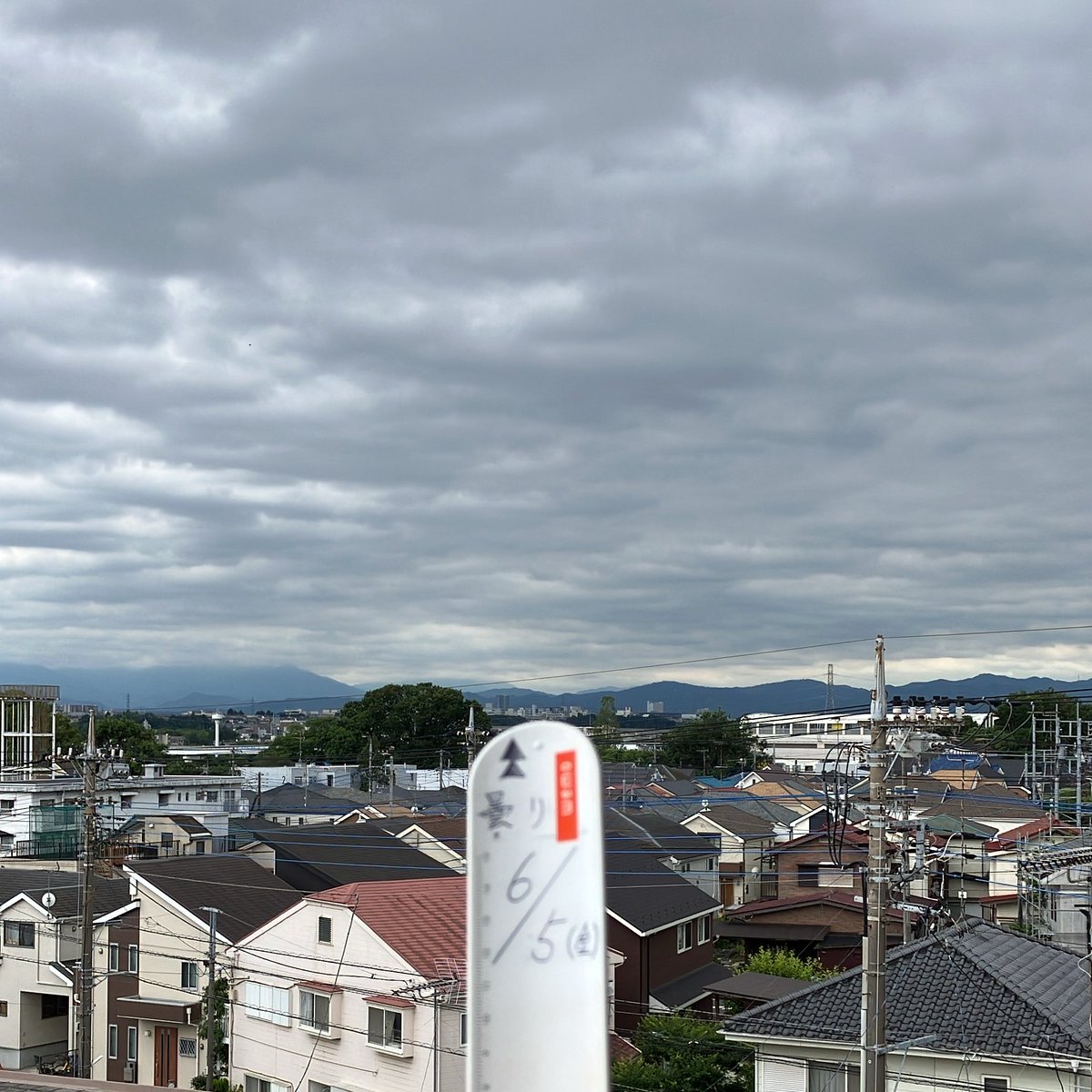 CosmotecWemo's tweet photo. おはwemo!😃
今日の #立川市 は曇っていて富士山は見えません。

西日本で梅雨入りになりましたね☔️
東京もこんな空だと来週には梅雨入りになるのでしょうか？
まだ暑くないのが救いですね☺️

週末金曜日、今日もよろしくお願いします😆
 #企業公式が毎朝地元の天気を言い合う https://t.co/iwy76VE08j