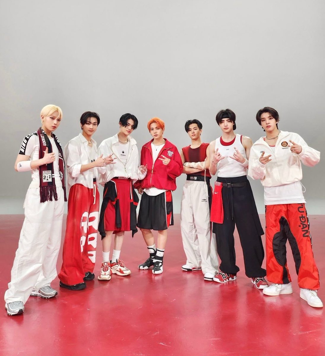taetherealism's tweet photo. — DINAMICA CON TAGS‼️

Qué tipo de mariposa sos segun tu bias?

Jungwon: monarca
Heeseung: morfo azul
Jay: búho
Jake: bandera argentina 
Sunghoon: atlas
Sunoo: isabelina
Ni-ki: cebra

#BLUE_MOON_SHINES_FOR_SEVEN
#7_ECHOES_IN_THE_MOONLIGHT https://t.co/54DJ94bA9y
