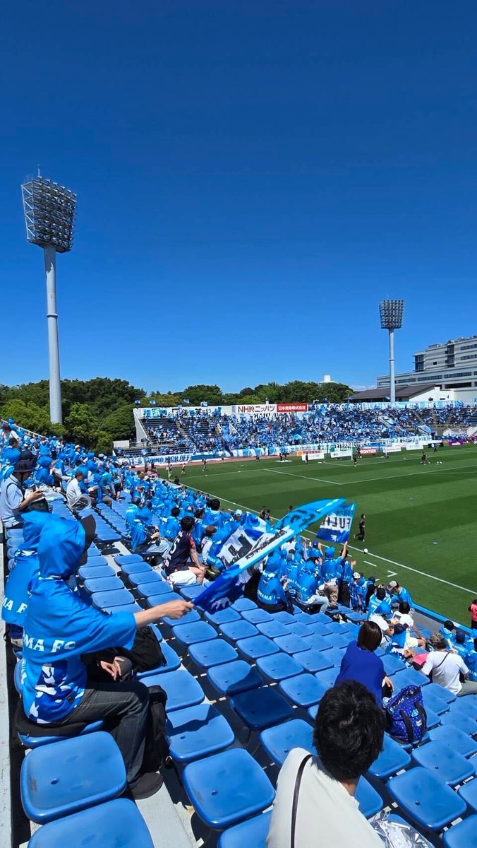 specialoneinc's tweet photo. ⚽スペシャルワンシート⚽

先日のスペシャルワンシートには、篠原つばめSCの皆さまをご招待させていただきました‼️

今回のご招待は、ワンダフル事業部のスタッフが小学生の頃に所属し、一番印象に残っているサッカークラブだったことがきっかけです。そんな思いからInstagramでメッセージを送らせていただき、実現することができました✨

当日はたくさんの子どもたちや保護者の皆さまにご来場いただき、大きな声で熱い応援をしてくださいました📣🔥

ご来場いただいた皆さま、本当にありがとうございました！

スペシャルワン株式会社ワンダフル事業部は、これからも横浜FCを盛り上げるため、そして地域の皆さまにスポーツ観戦の楽しさを届けるために、地域の団体やクラブの皆さまをご招待してまいります⚽✨

篠原つばめSCのInstagramはこちらです。
https://t.co/jQfKUxeFIF