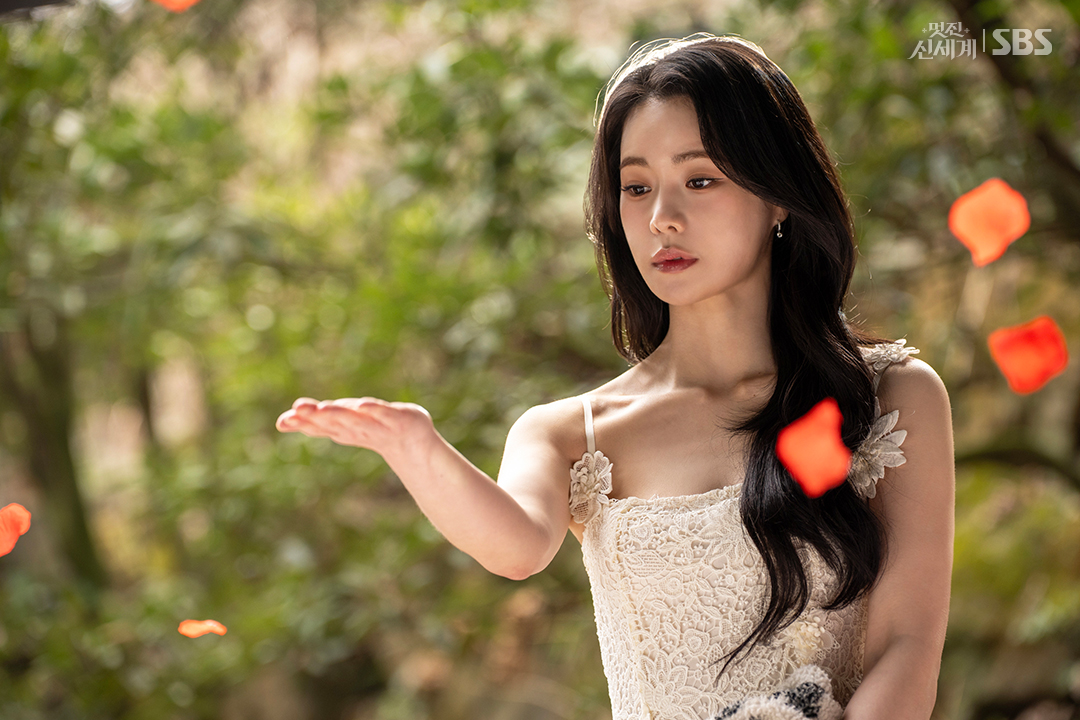 SBSNOW's tweet photo. 신서리_다이너스티_A컷_(대표 컨펌 완료).csg

SBS 금토드라마 <멋진 신세계>
☞ [금,토] 밤 9시 50분

#SBS금토드라마 #멋진신세계
#MyRoyalNemesis
#임지연 #허남준 https://t.co/mtTDqIXouF