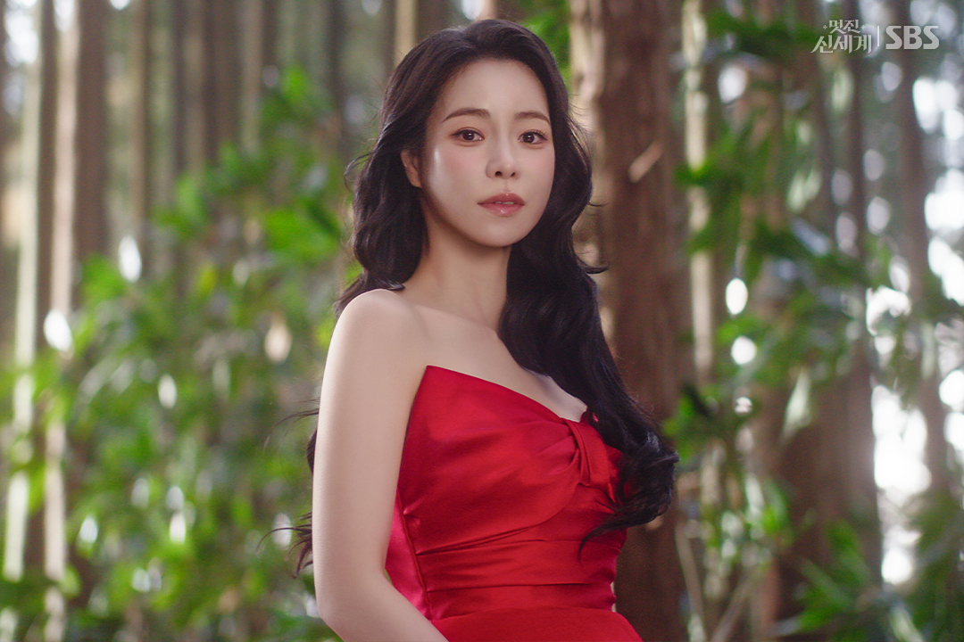 SBSNOW's tweet photo. 신서리_다이너스티_A컷_(대표 컨펌 완료).csg

SBS 금토드라마 <멋진 신세계>
☞ [금,토] 밤 9시 50분

#SBS금토드라마 #멋진신세계
#MyRoyalNemesis
#임지연 #허남준 https://t.co/mtTDqIXouF