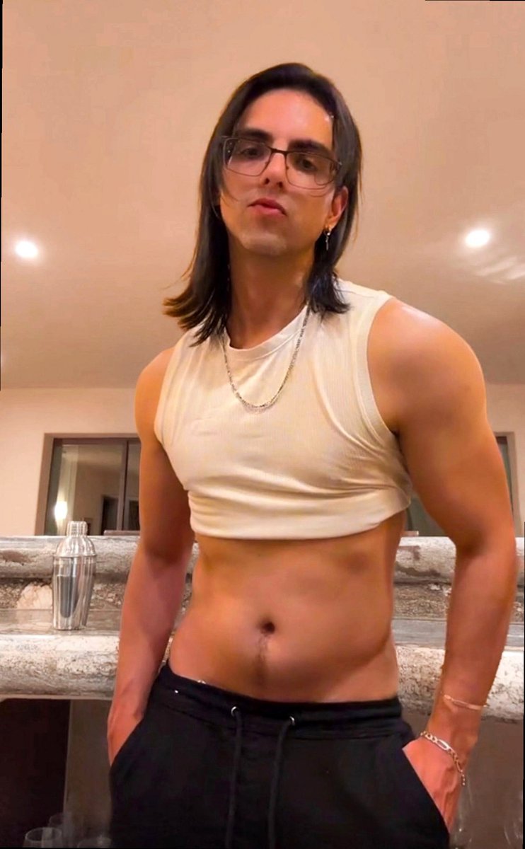 ChecoFits's tweet photo. @davydmilla this is the hottest mirror shot 🥵 https://t.co/CIw3qF4v09