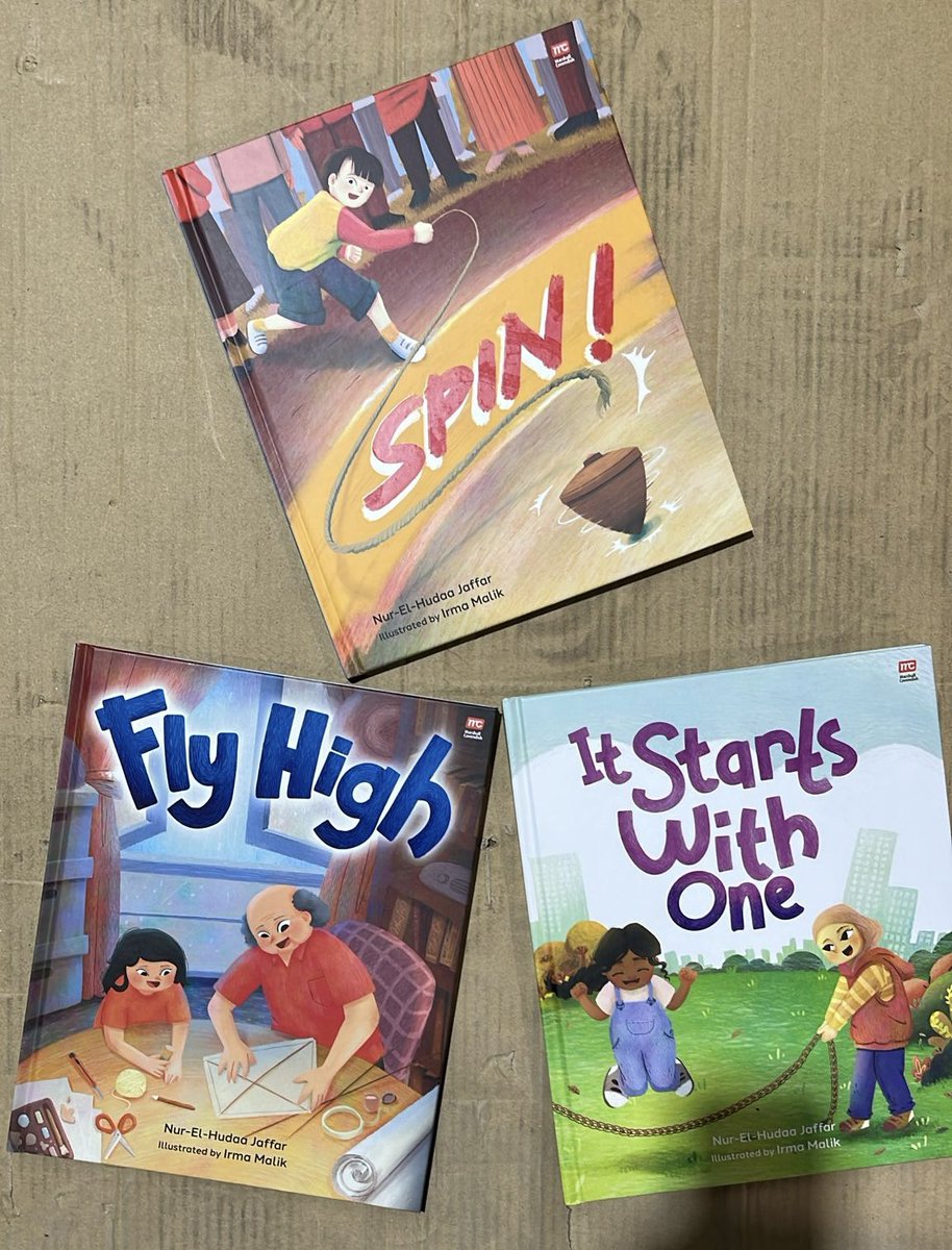 semait's tweet photo. Picture books on playing traditional games. Top, skipping and kite. Teach your kids these games during the school holidays. https://t.co/yTgaoIflST