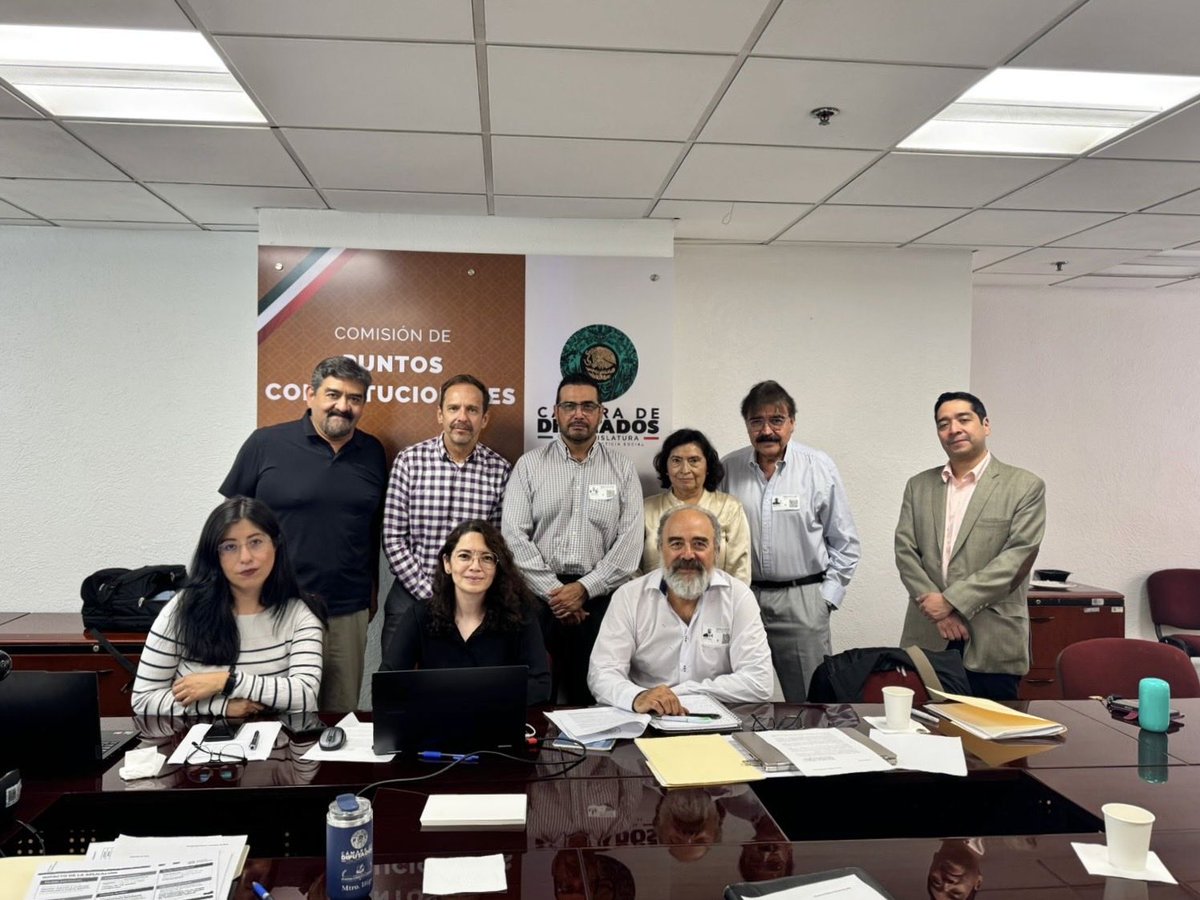 jubiladosmx's tweet photo. Avanzamos en la defensa de nuestras pensiones. Sostuvimos una reunión de trabajo en la Comisión de Puntos Constitucionales de la Cámara de Diputados y acordamos instalar mesas de trabajo para dar seguimiento a las demandas de miles de jubiladas y jubilados. #MiPensiónEsGanada https://t.co/pnp7odxqq4