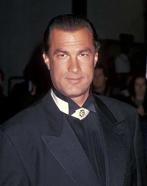 YallLuvCris's tweet photo. In the late 80s and early to mid 90s who had a better run of action movies between Steven Seagal and Jean-Claude Van Damme? https://t.co/4FBNTwqw0B