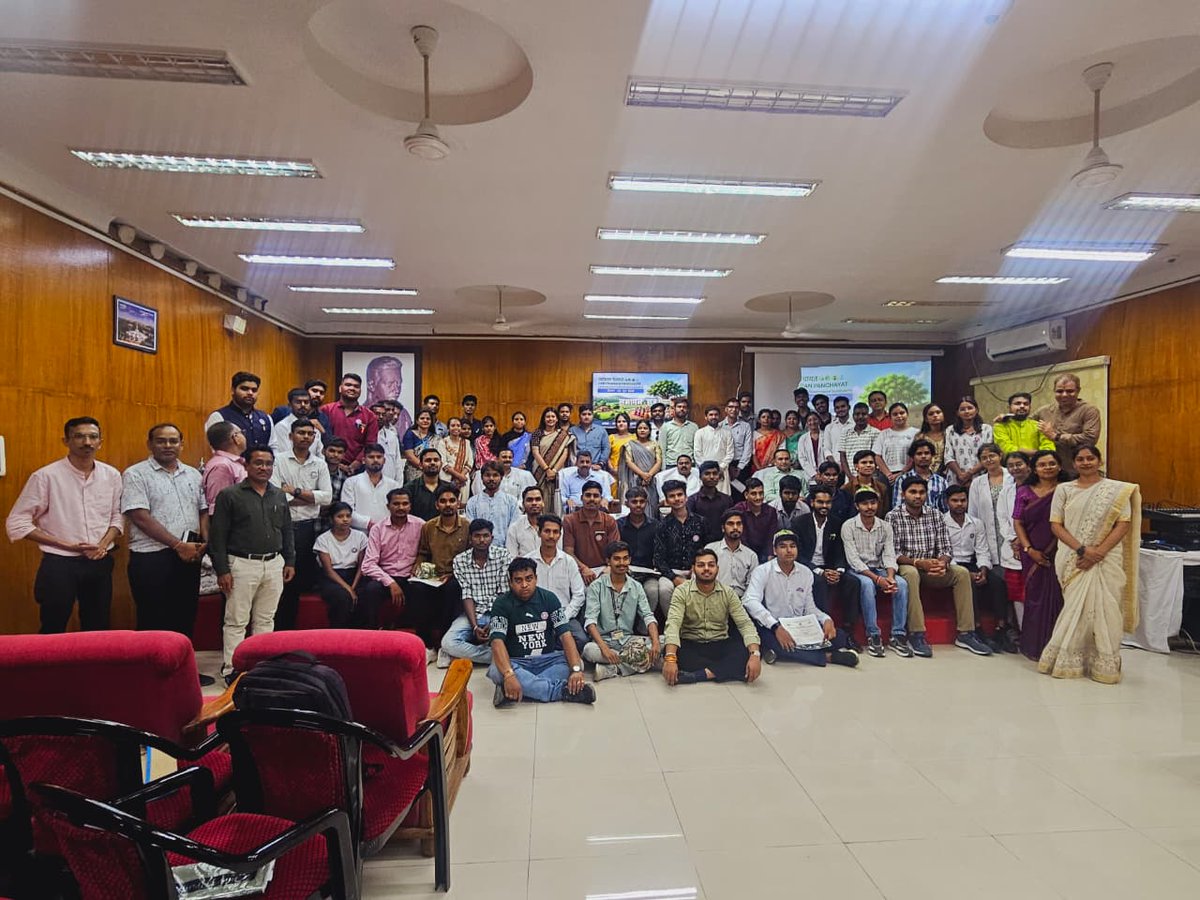 Nidhigupta51301's tweet photo. PSSOU बिलासपुर मे�� 'पर्यावरण पंचायत'का आयोजन किया गया।इस अवसर पर  महाविद्यालय की रा.से.यो.स्वयंसेवकों ने  सहभागिता की जिसमें @NssDls स्वयंसेवक निधि गुप्ता एवं रोशन गुप्ता को उनके  वक्तव्य के लिए 'उत्कृष्ट वक्ता'के रूप में सम्मानित किया गया।  @BhartiyaConnect @manojsinha812 https://t.co/SPx0DLRrmv