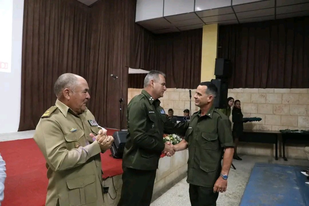 MilaxyA's tweet photo. 🇨🇺 | 65 años celebra el Ministerio del Interior este 6 de junio. En #VillaClaraConTodos, el homenaje de este jueves, estuvo marcado por el respeto y la admiración a estos valerosos hombres y mujeres de la Patria.
#LaPatriaSeDefiende https://t.co/5LuiR8DYhv